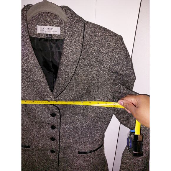 Tahari Woman Blazer Size 4 - Picture 3 of 7